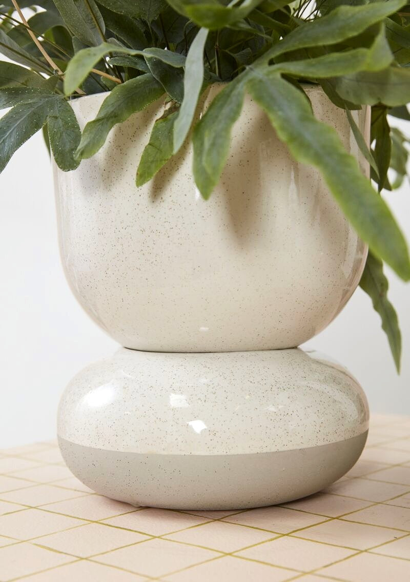 Tartu Pot and Saucer (Self-Watering) image 1