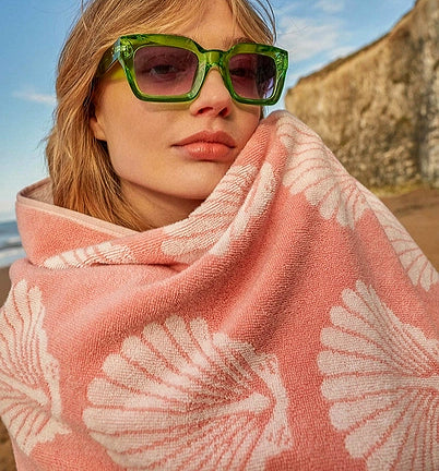 Pink Clamshell Bath Towel Set image 1