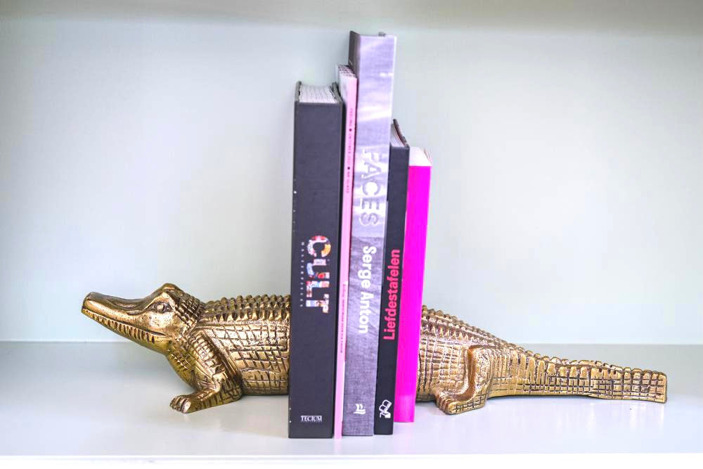 Dundee Croc Bookends image 3